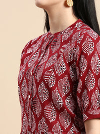 De Moza Women Printed Crop Top Maroon