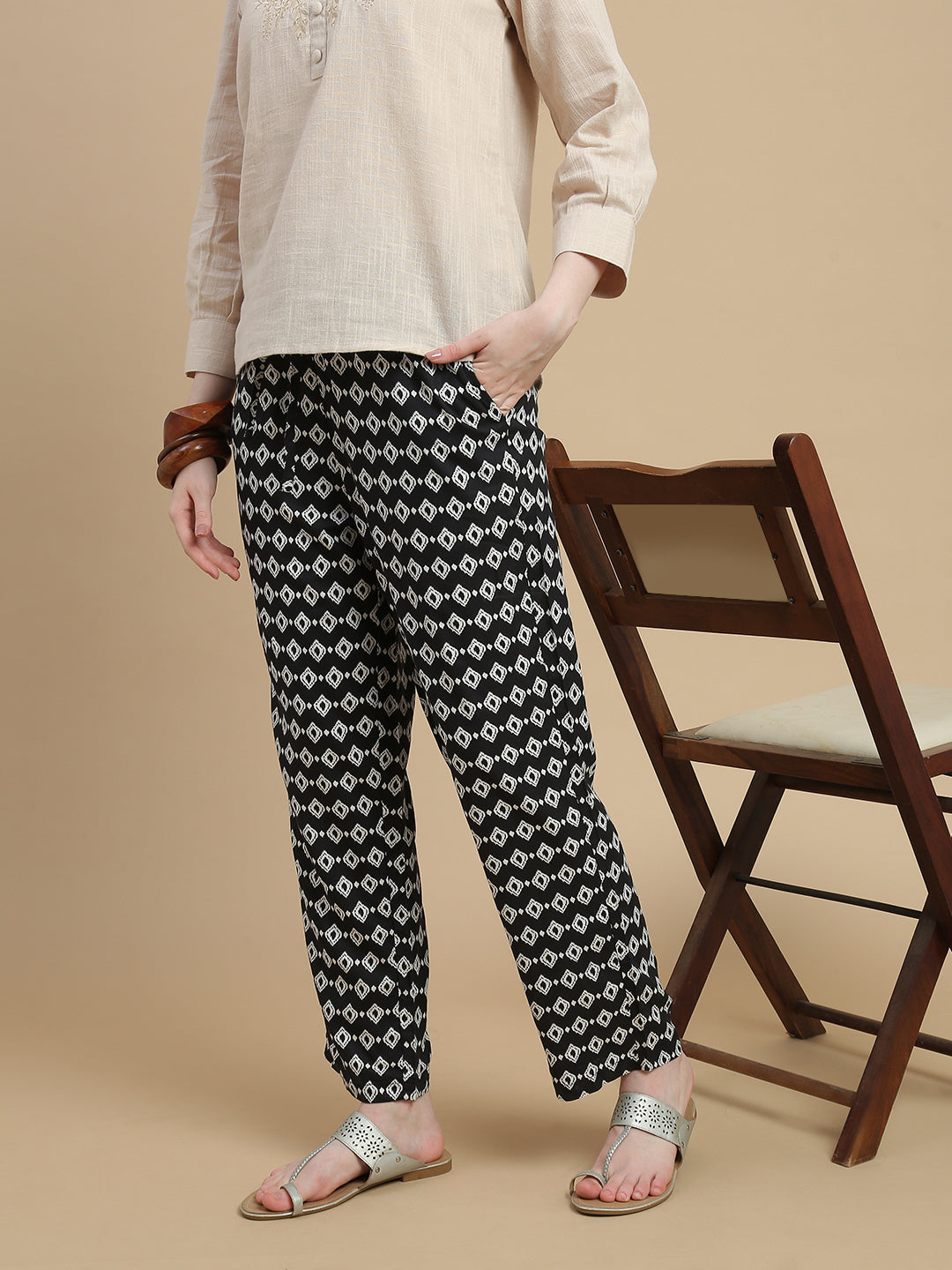 De Moza Women Woven Rayon Straight Fit Printed Straight Pant with Functional Pockets Black - De Moza