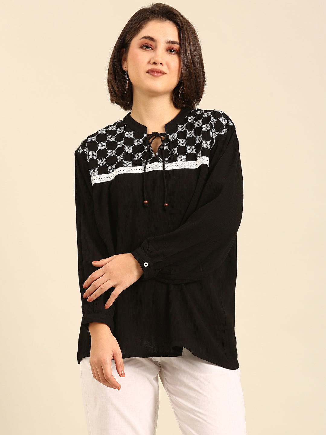 Top Embroidered-Black - De Moza