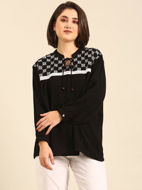 Top Embroidered-Black - De Moza