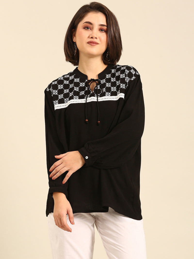 Top Embroidered-Black - De Moza