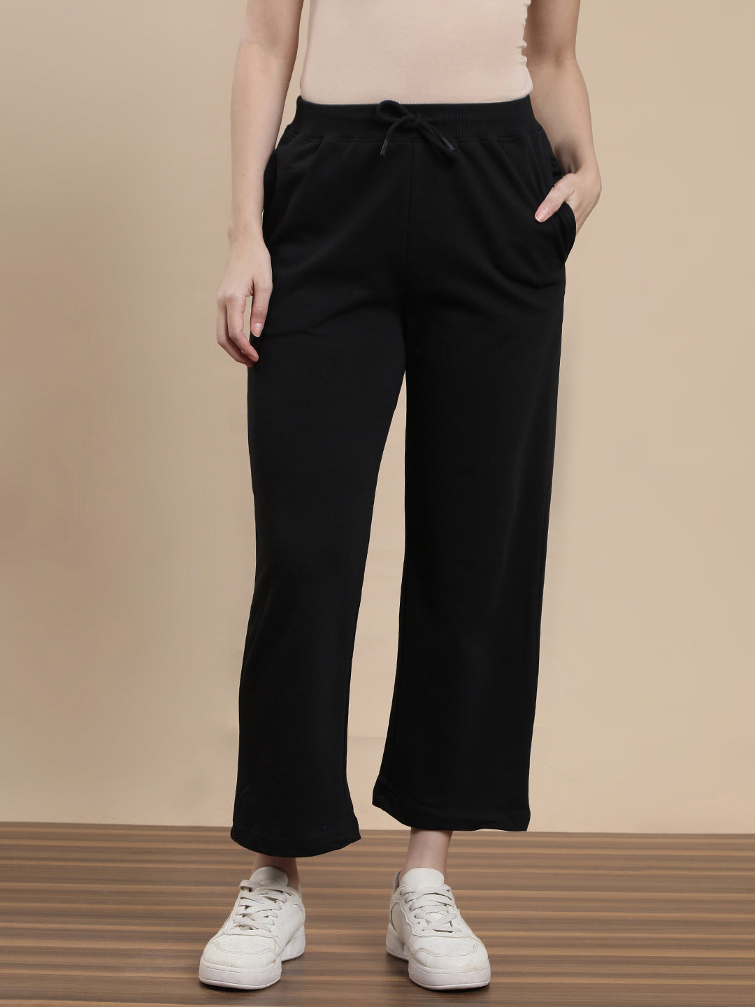 De Moza Women Co-ords with Pack of Pants & Sweat Shirt Black