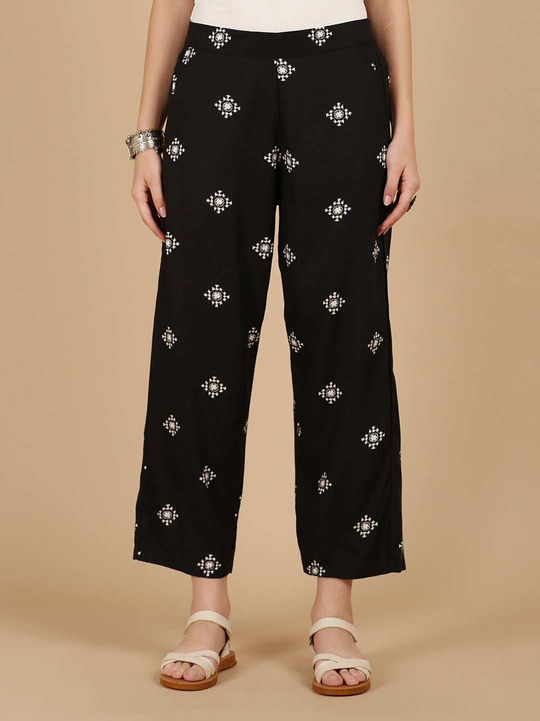 De Moza Women Woven Rayon loosed Fit Palazzo with Functional Pockets Black