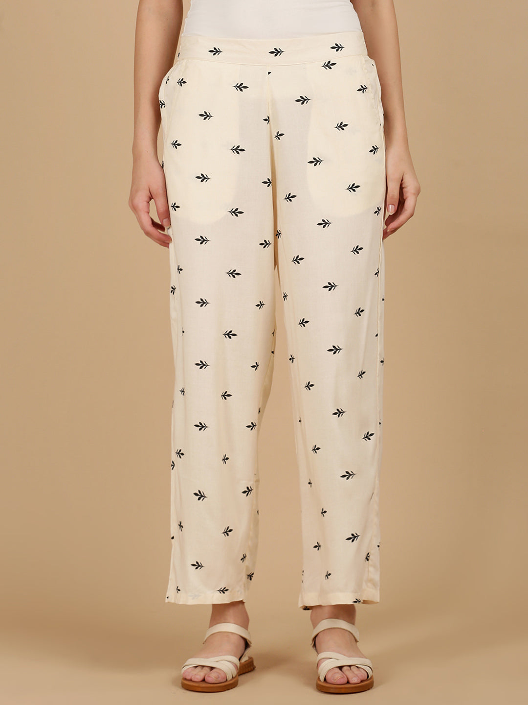 De Moza Women Woven Rayon loosed Fit Palazzo with Functional Pockets Cream