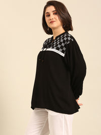 Top Embroidered-Black - De Moza