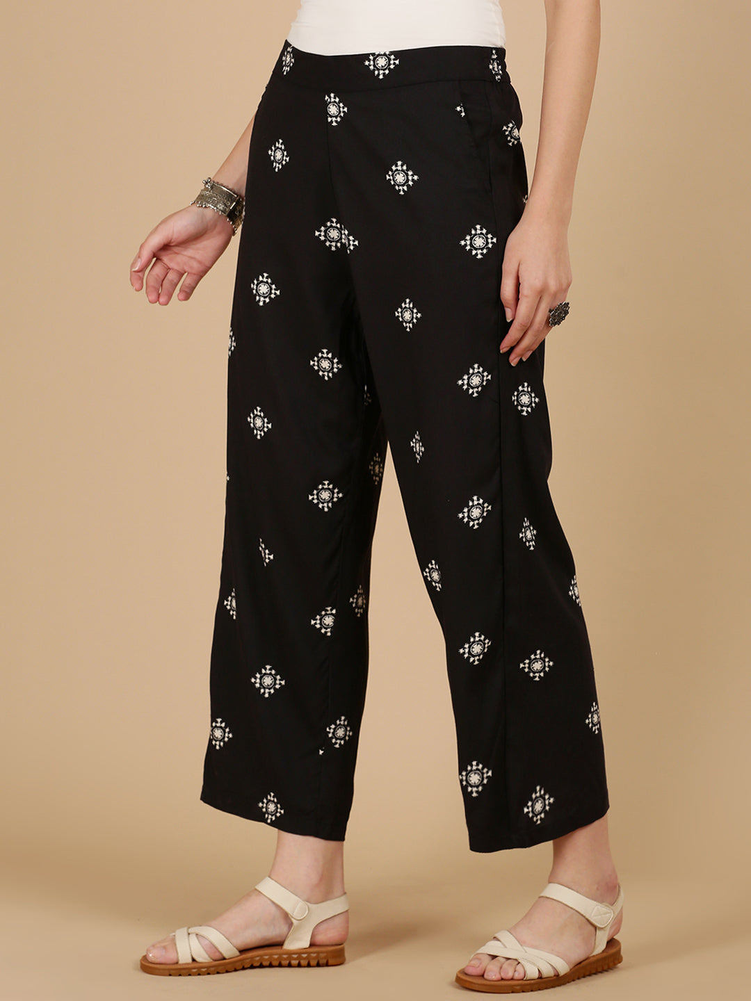 De Moza Women Woven Rayon loosed Fit Palazzo with Functional Pockets Black