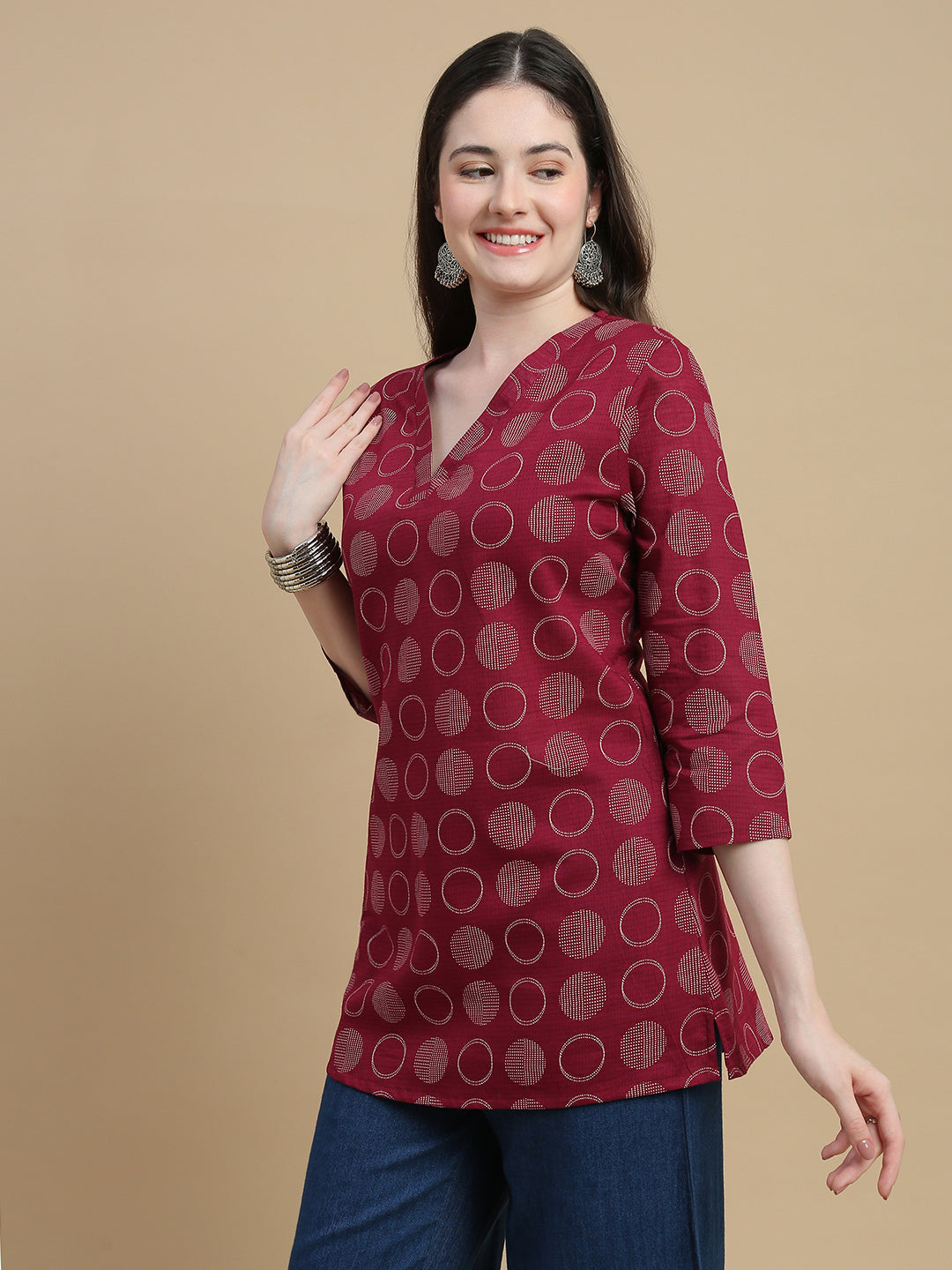 De Moza Women Woven Viscose Regular Fit Kurta with V-Neck and 3/4th Sleeves Burgandy - De Moza