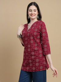 De Moza Women Woven Viscose Regular Fit Kurta with V-Neck and 3/4th Sleeves Burgandy - De Moza