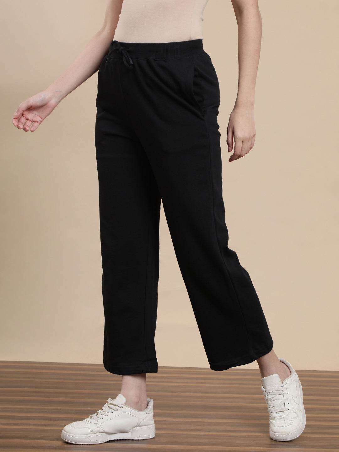 De Moza Women Co-ords with Pack of Pants & Sweat Shirt Black