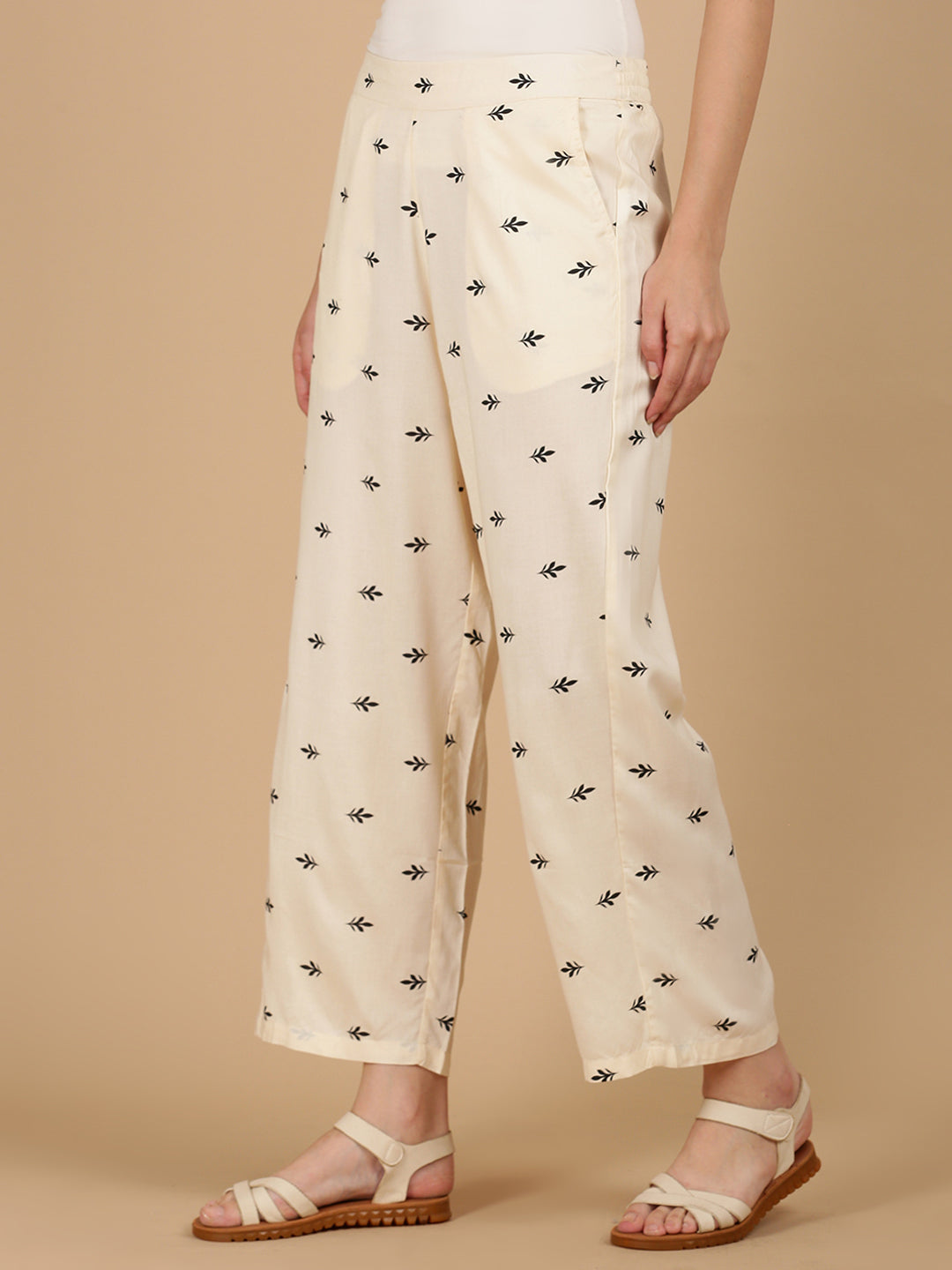 De Moza Women Woven Rayon loosed Fit Palazzo with Functional Pockets Cream