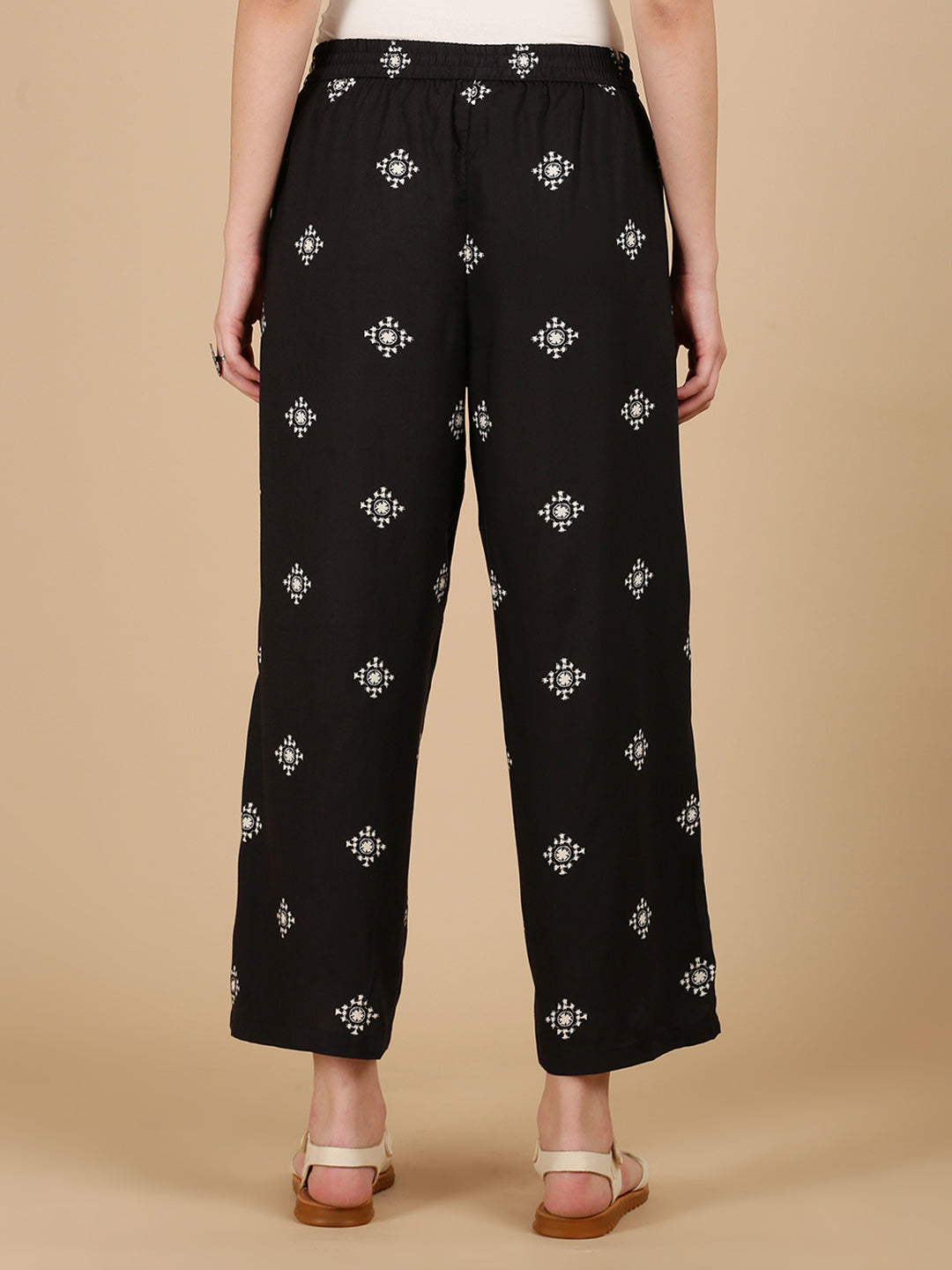 De Moza Women Woven Rayon loosed Fit Palazzo with Functional Pockets Black