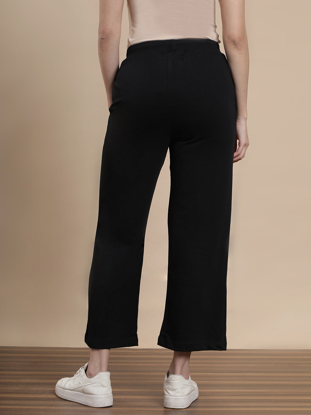 De Moza Women Co-ords with Pack of Pants & Sweat Shirt Black