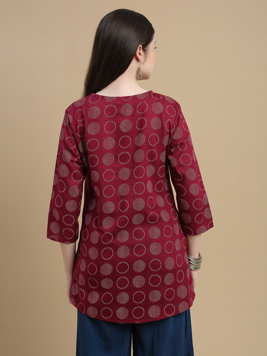 De Moza Women Woven Viscose Regular Fit Kurta with V-Neck and 3/4th Sleeves Burgandy - De Moza