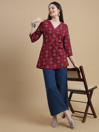 De Moza Women Woven Viscose Regular Fit Kurta with V-Neck and 3/4th Sleeves Burgandy - De Moza