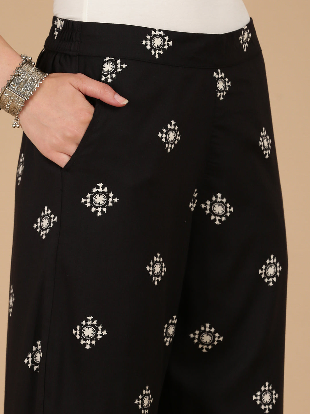 De Moza Women Woven Rayon loosed Fit Palazzo with Functional Pockets Black