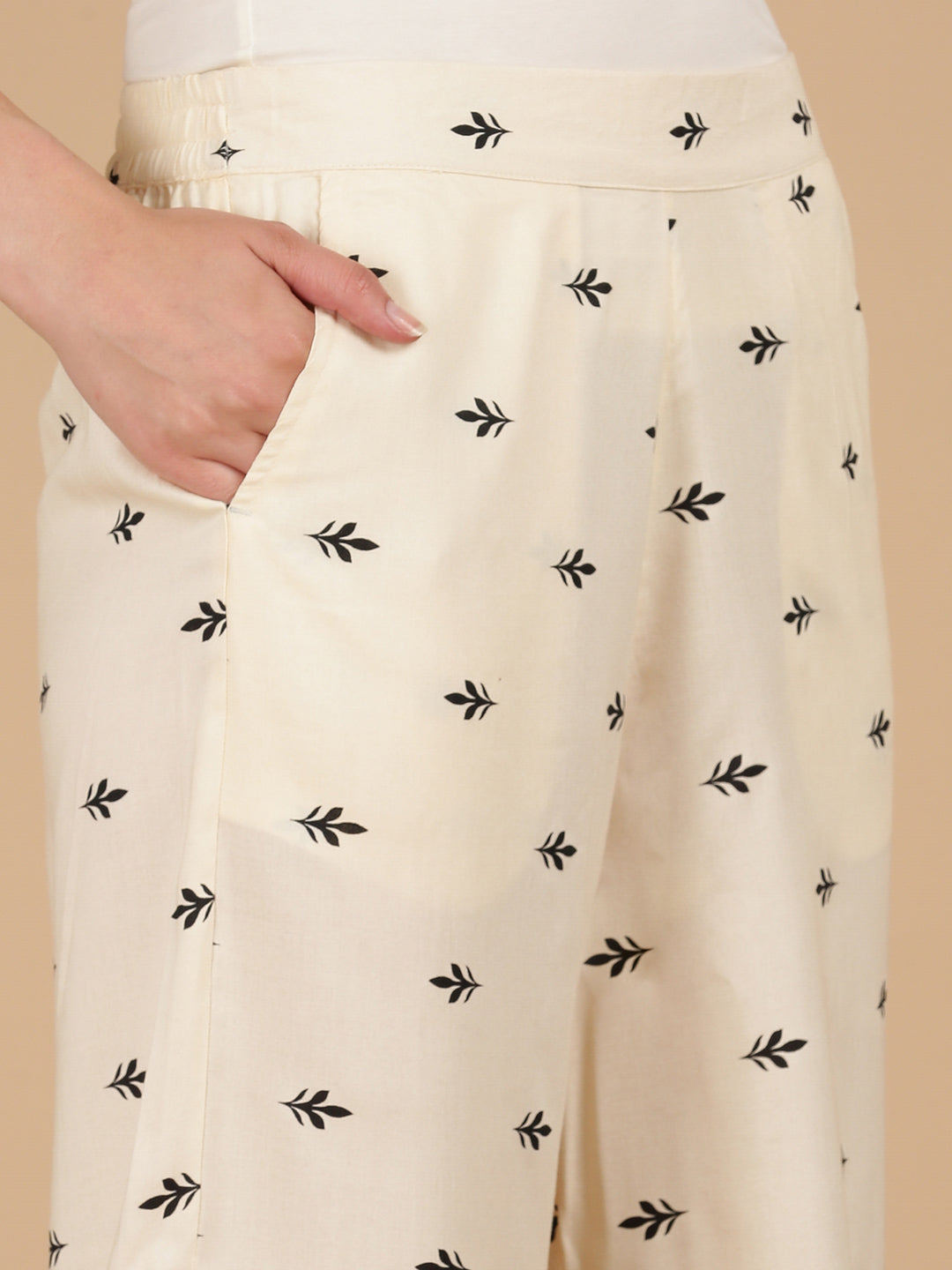 De Moza Women Woven Rayon loosed Fit Palazzo with Functional Pockets Cream