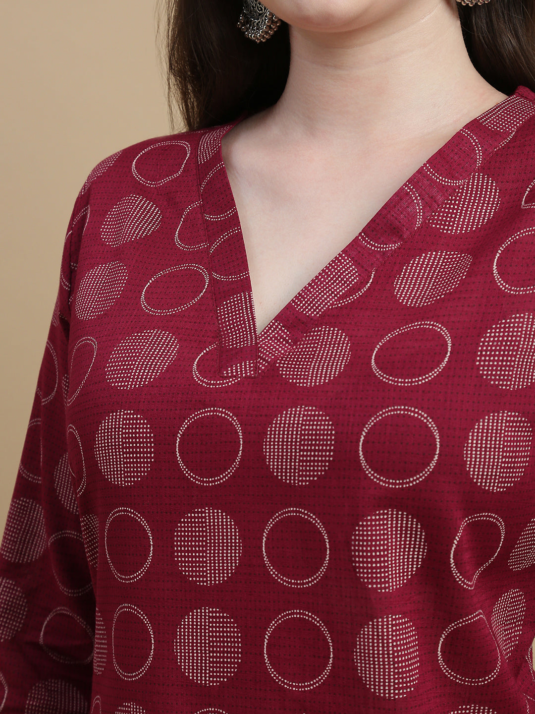 De Moza Women Woven Viscose Regular Fit Kurta with V-Neck and 3/4th Sleeves Burgandy - De Moza
