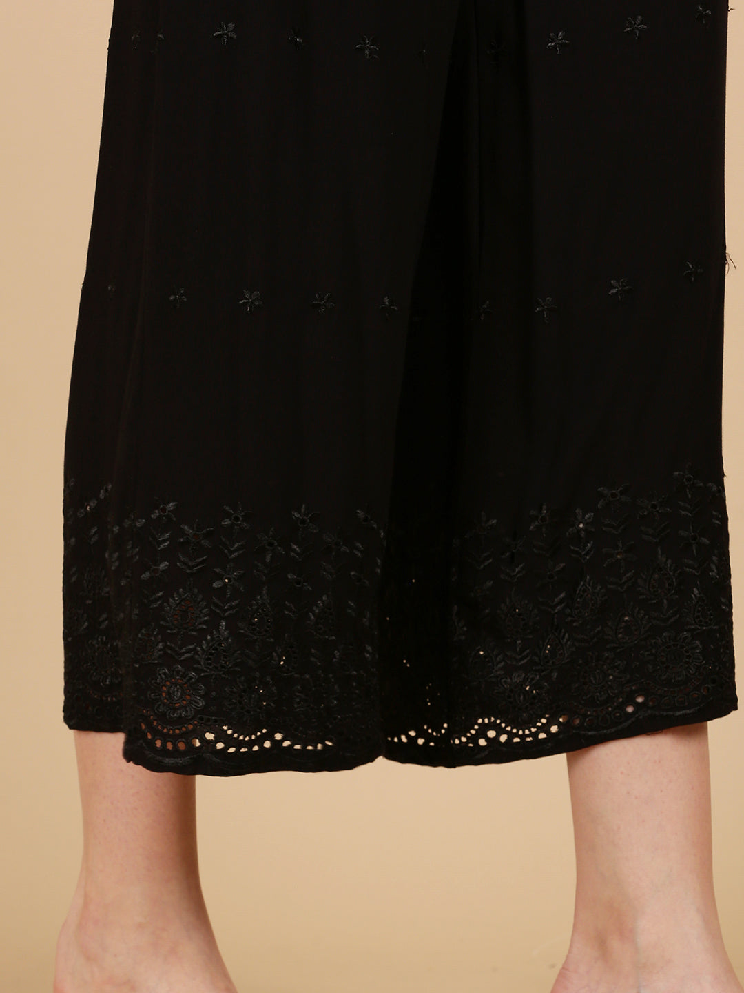 De Moza Women Woven Viscose Relaxed Fit Culottes with Functional Pockets Black