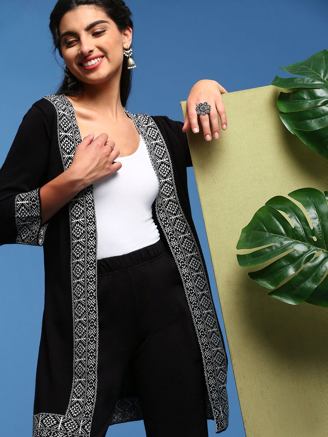 De Moza Women’s Long Length Shrug Black