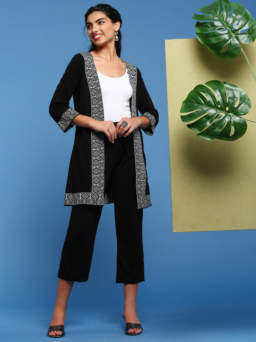 De Moza Women’s Long Length Shrug Black